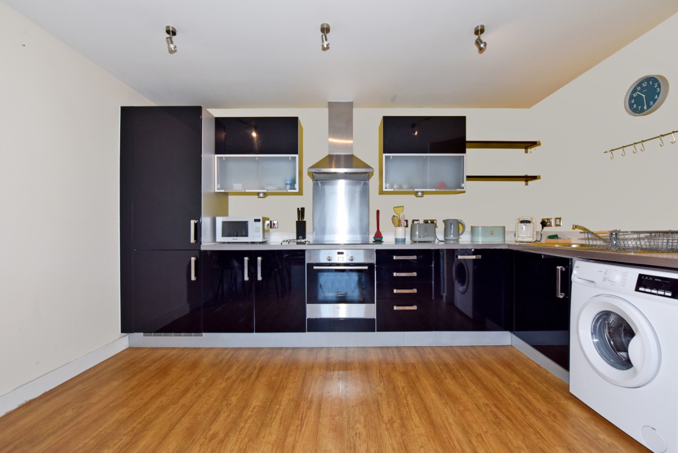 1-Bedroom Apartment | Central Milton Keynes | Topaz House in Milton Keynes - Property image 2 - VivreStays