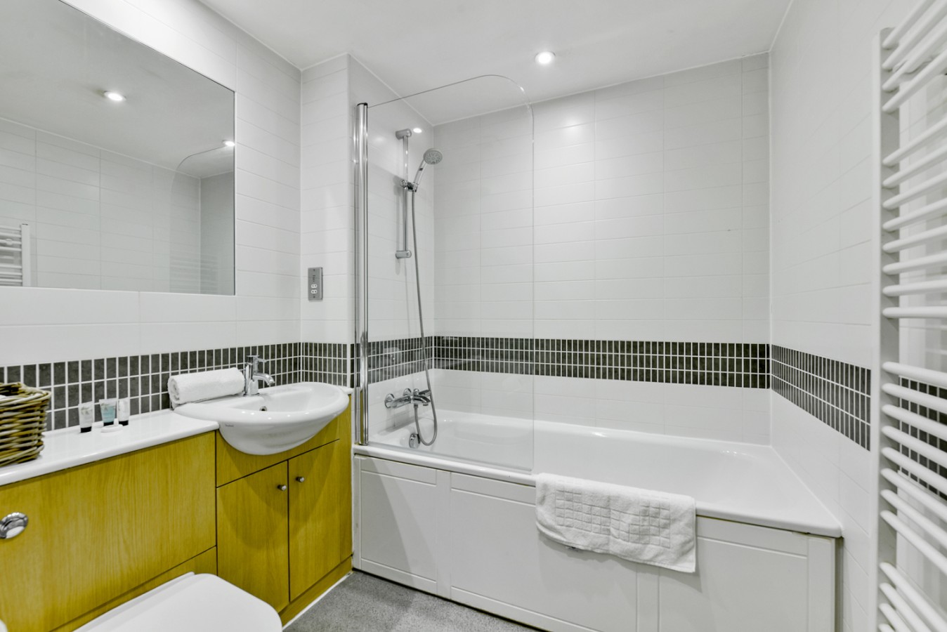 1-Bedroom Apartment | Central Milton Keynes | Amethyst House in Milton Keynes - Property image 3 - VivreStays