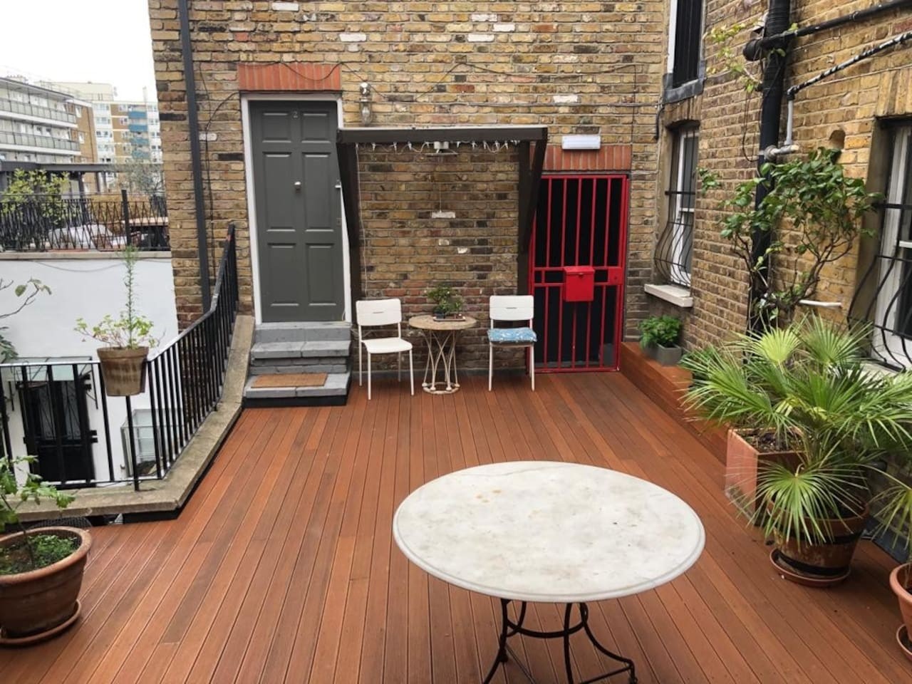 Modern East London (terrace) in Artist Court, 35 Regan Way 4 - Property image 3 - VivreStays