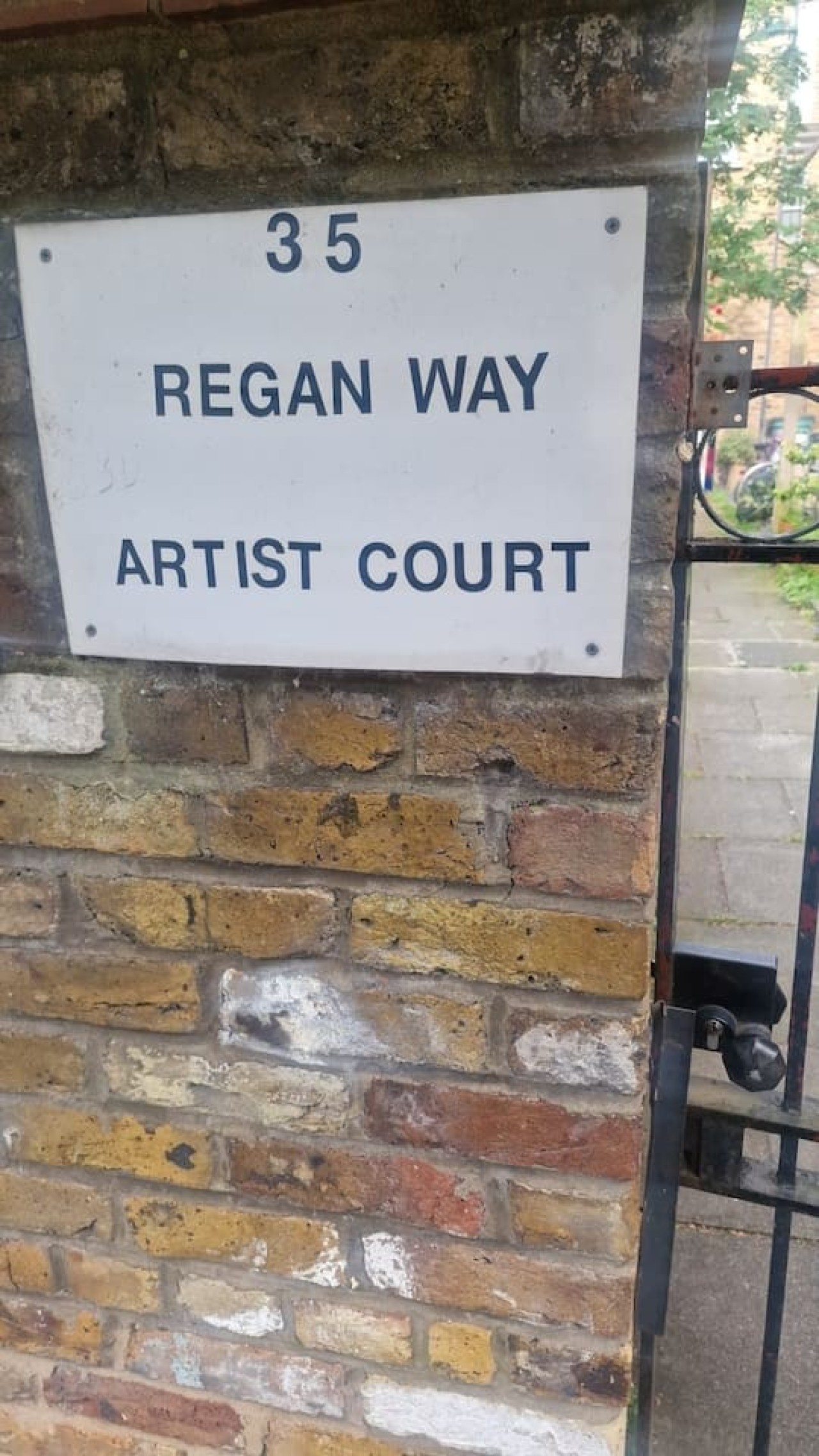 Modern East London (terrace) in Artist Court, 35 Regan Way 4 - Property image 9 - VivreStays
