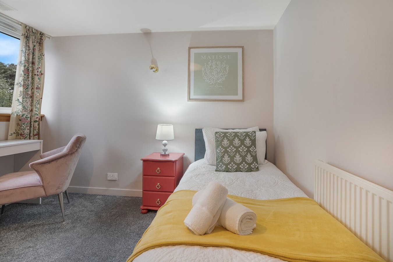 4-Bedroom House | Aberdeen, Cults | Kirk Brae House in Aberdeen - Property image 8 - VivreStays
