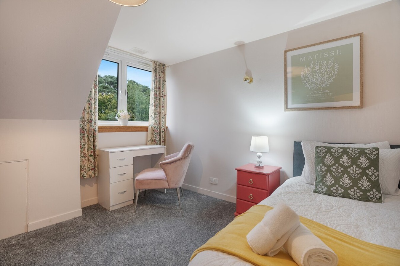 4-Bedroom House | Aberdeen, Cults | Kirk Brae House in Aberdeen - Property image 24 - VivreStays