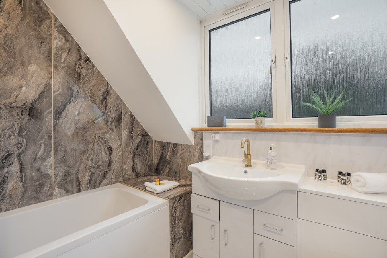4-Bedroom House | Aberdeen, Cults | Kirk Brae House in Aberdeen - Property image 26 - VivreStays