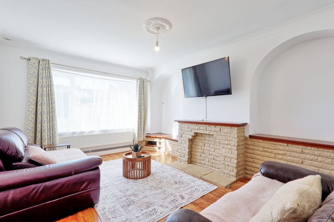 2-Bedroom House | Tilbury, Essex | Stephenson Avenue serviced apartment - Tilbury - VivreStays