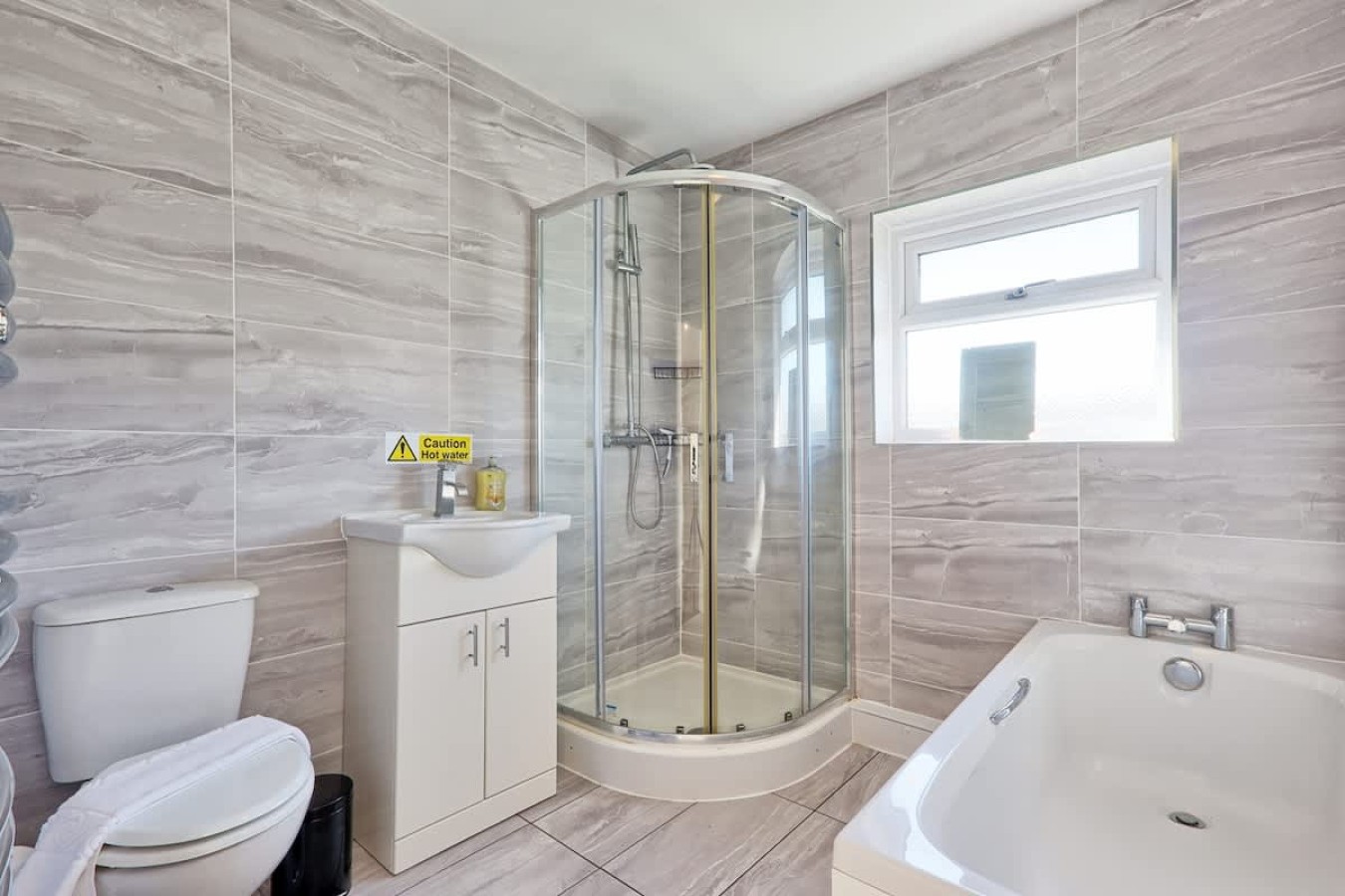 2-Bedroom House | Tilbury, Essex | Stephenson Avenue in Tilbury - Property image 5 - VivreStays