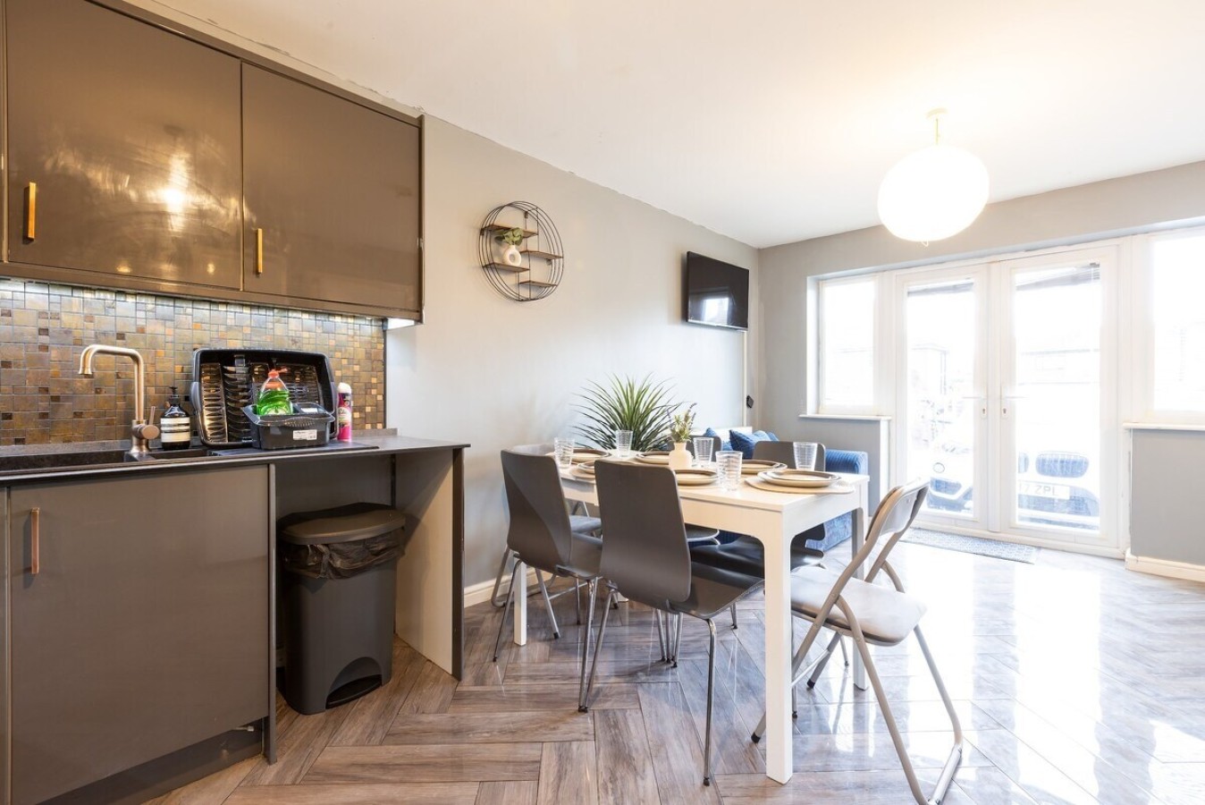 5-Bedroom House | Leeds, Beeston | Ring Road in Leeds - Property image 14 - VivreStays