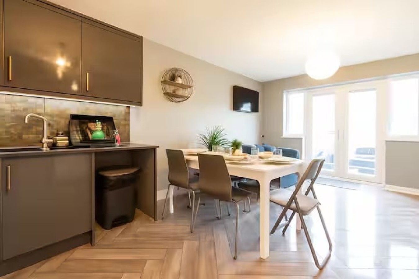5-Bedroom House | Leeds, Beeston | Ring Road in Leeds - Property image 13 - VivreStays