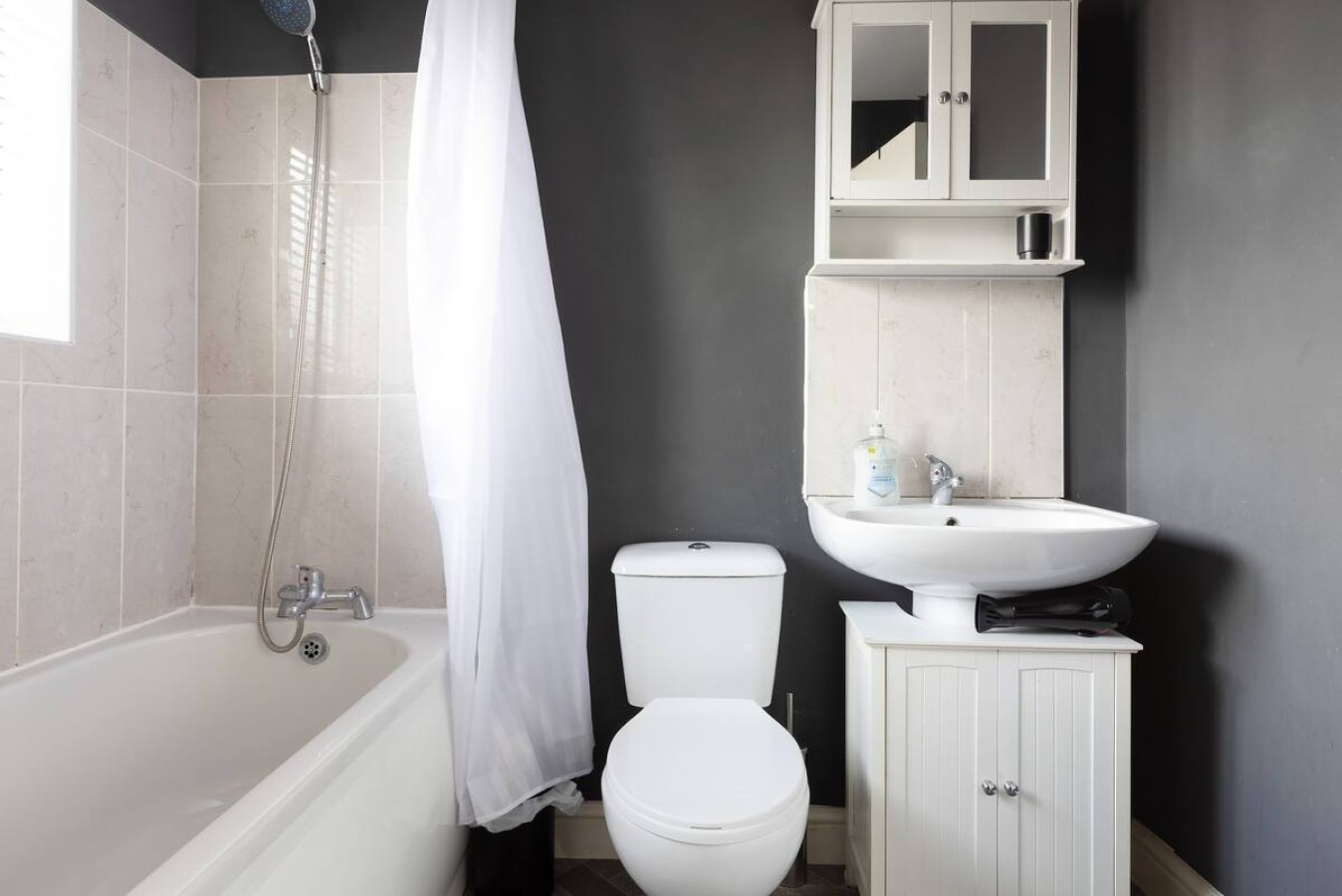 5-Bedroom House | Leeds, Beeston | Ring Road in Leeds - Property image 36 - VivreStays