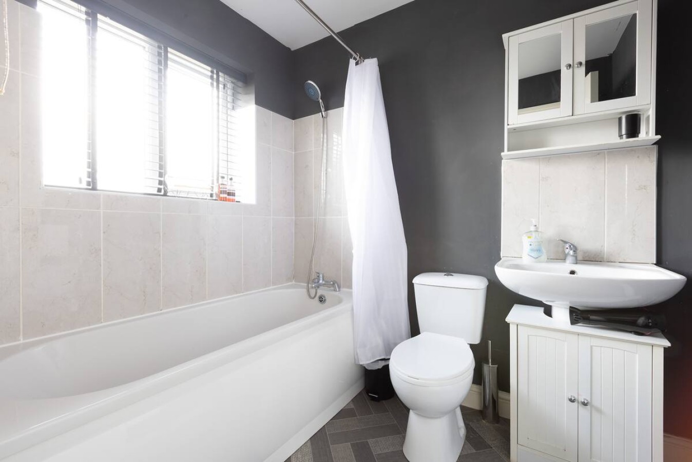 5-Bedroom House | Leeds, Beeston | Ring Road in Leeds - Property image 37 - VivreStays