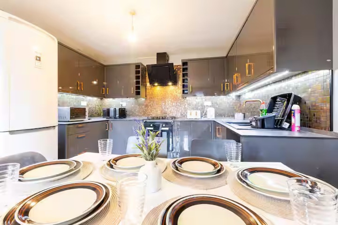5-Bedroom House | Leeds, Beeston | Ring Road in Leeds - Property image 12 - VivreStays