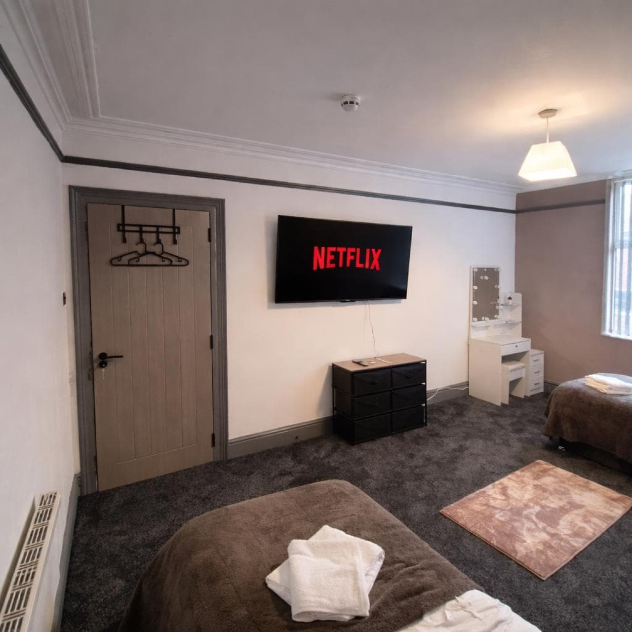 6-Bedroom House | Leeds, LS7 | Mexborough Drive in LS7 3EN, Mexborough Drive, England, United Kingdom - Property image 5 - VivreStays