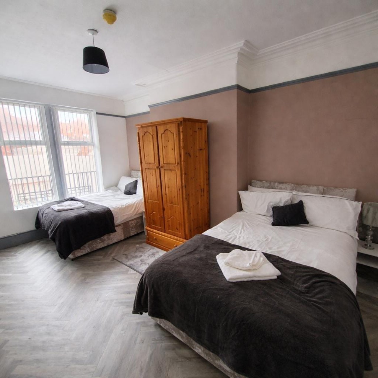 6-Bedroom House | Leeds, LS7 | Mexborough Drive in LS7 3EN, Mexborough Drive, England, United Kingdom - Property image 6 - VivreStays