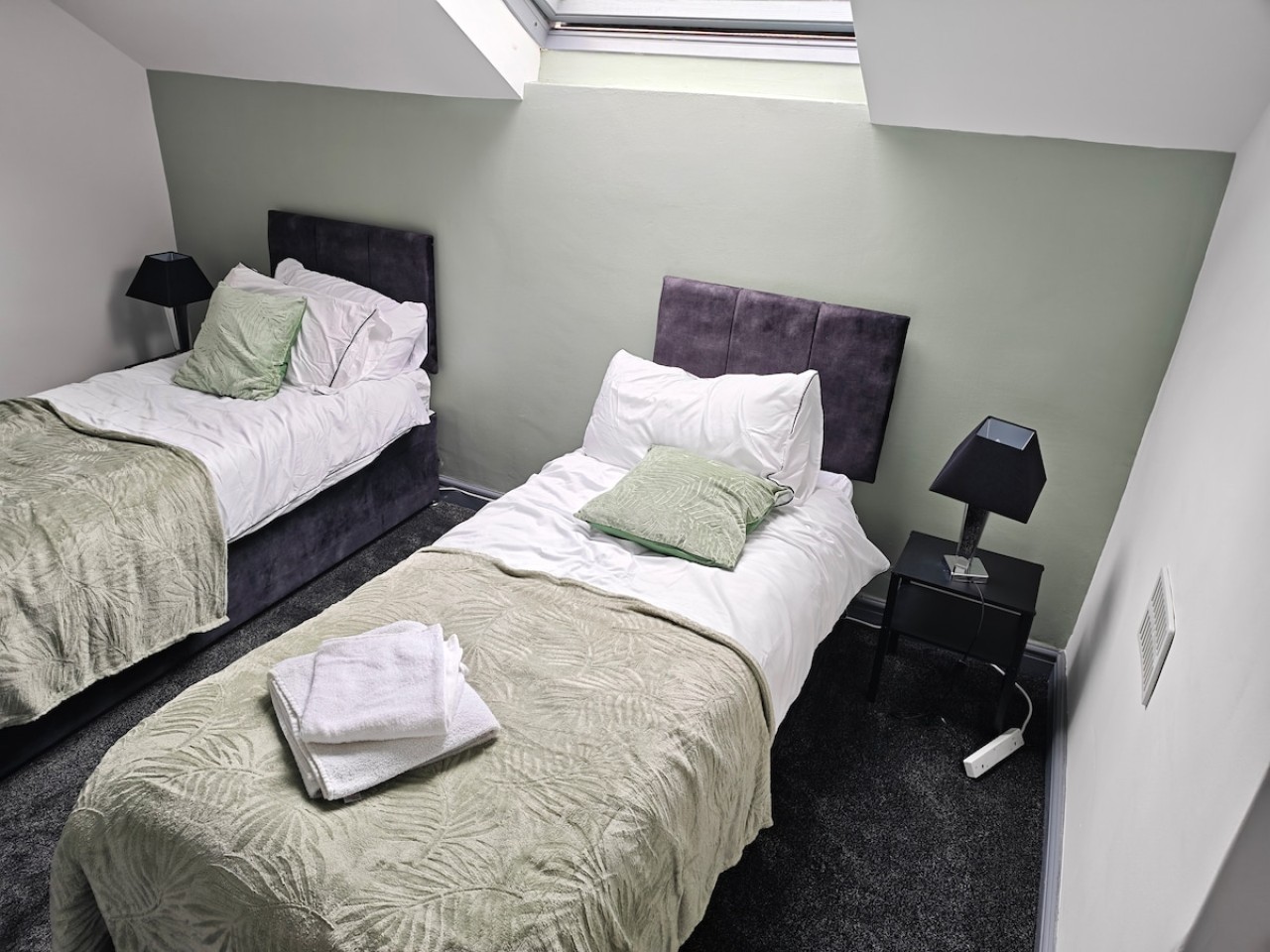 6-Bedroom House | Leeds, LS7 | Mexborough Drive in LS7 3EN, Mexborough Drive, England, United Kingdom - Property image 19 - VivreStays