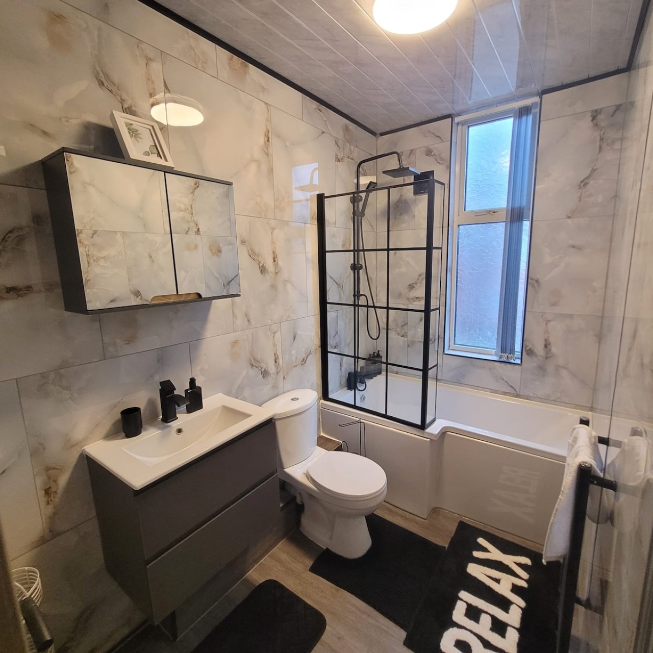 6-Bedroom House | Leeds, LS7 | Mexborough Drive serviced apartment - UK - VivreStays