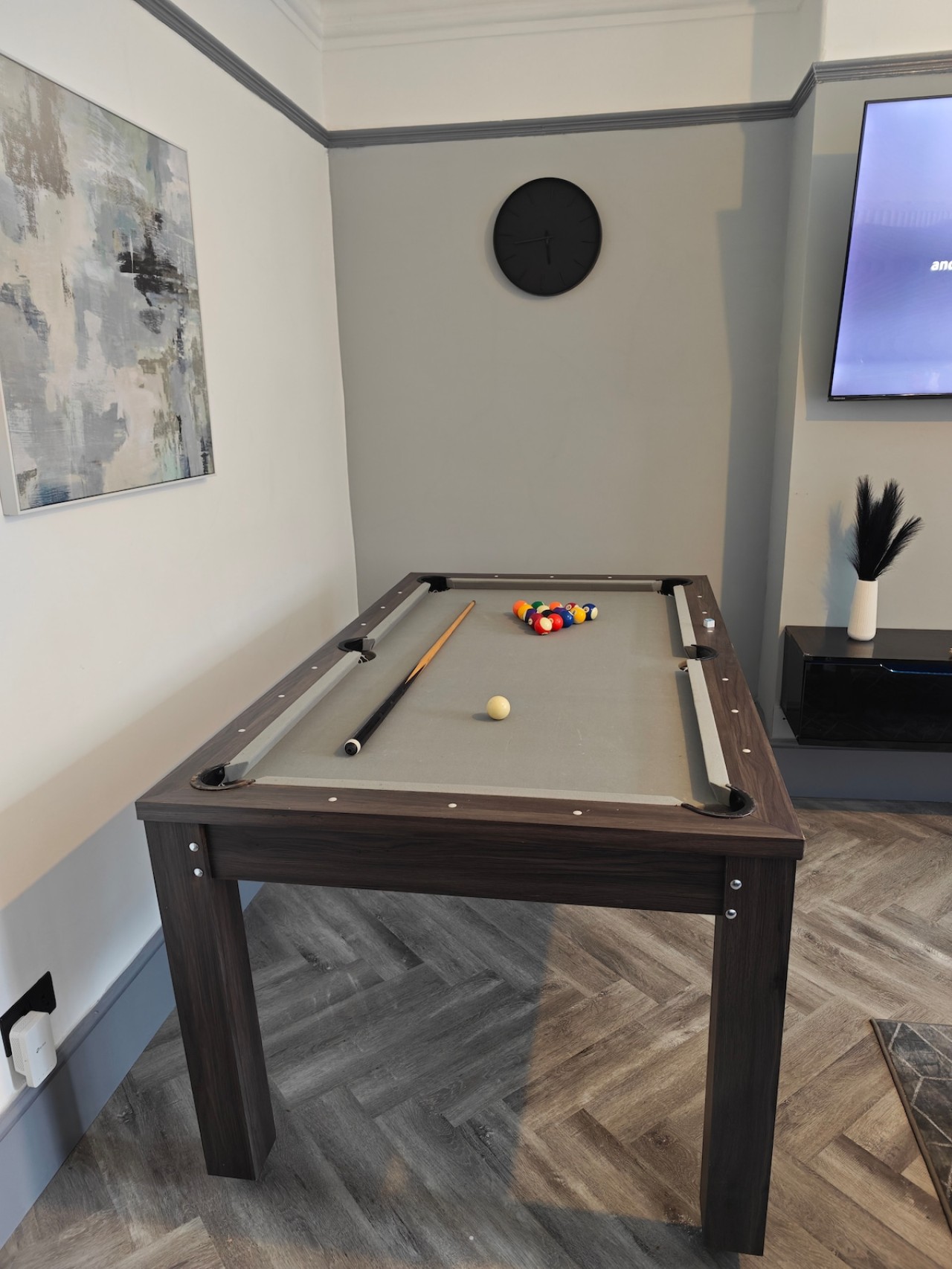 6-Bedroom House | Leeds, LS7 | Mexborough Drive in LS7 3EN, Mexborough Drive, England, United Kingdom - Property image 3 - VivreStays