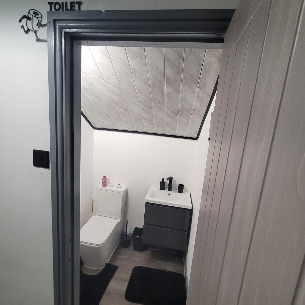 6-Bedroom House | Leeds, LS7 | Mexborough Drive in LS7 3EN, Mexborough Drive, England, United Kingdom - Property image 25 - VivreStays