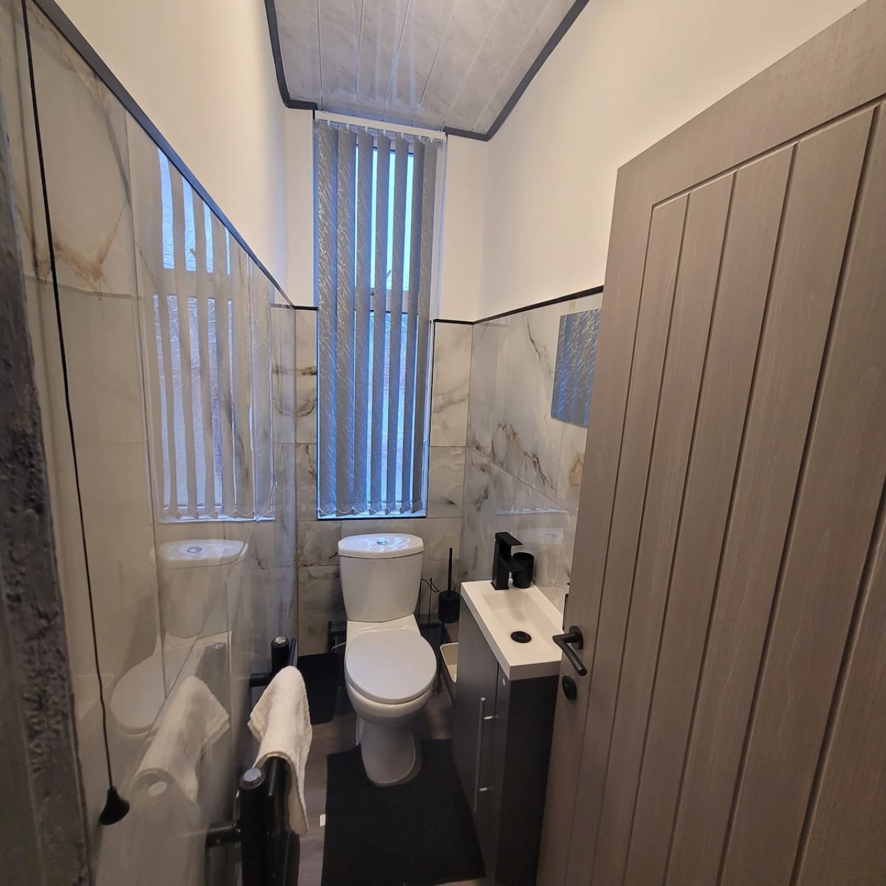 6-Bedroom House | Leeds, LS7 | Mexborough Drive in LS7 3EN, Mexborough Drive, England, United Kingdom - Property image 33 - VivreStays