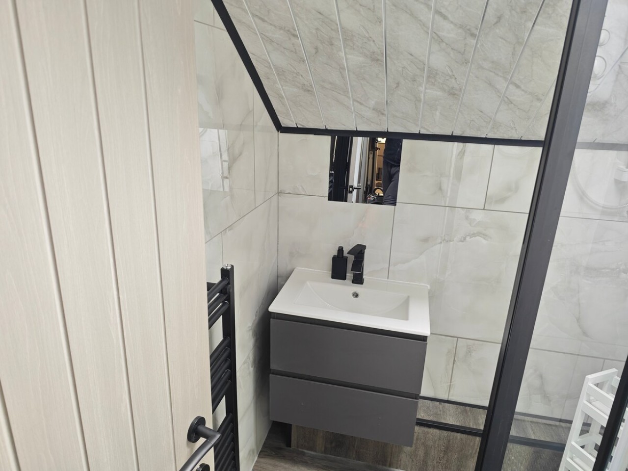 6-Bedroom House | Leeds, LS7 | Mexborough Drive in LS7 3EN, Mexborough Drive, England, United Kingdom - Property image 30 - VivreStays