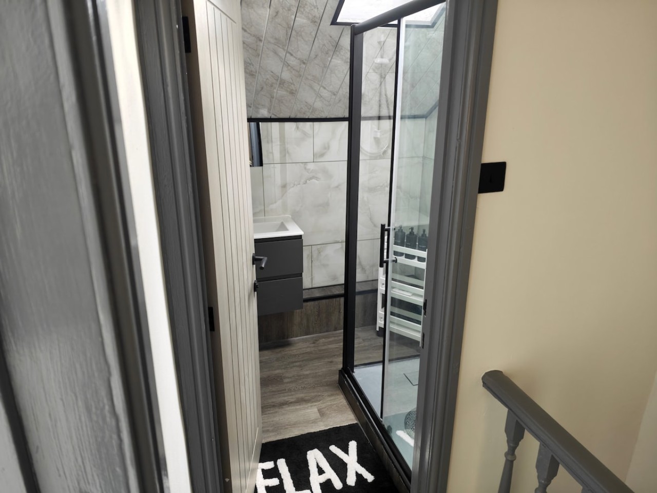 6-Bedroom House | Leeds, LS7 | Mexborough Drive in LS7 3EN, Mexborough Drive, England, United Kingdom - Property image 28 - VivreStays