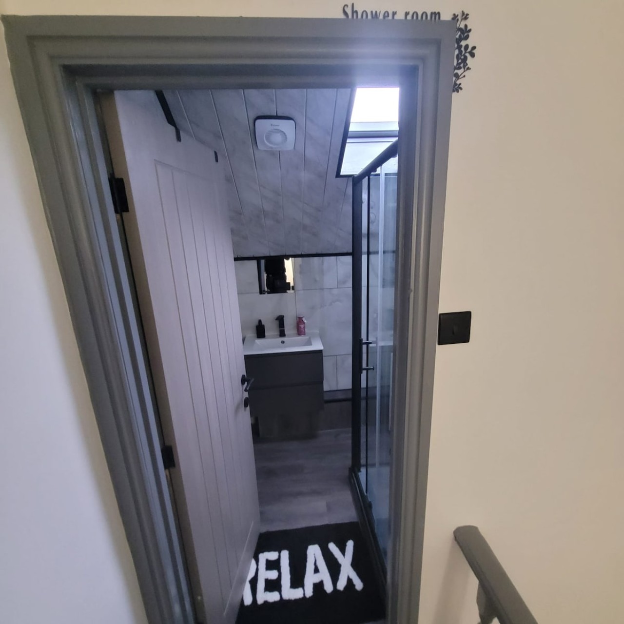 6-Bedroom House | Leeds, LS7 | Mexborough Drive in LS7 3EN, Mexborough Drive, England, United Kingdom - Property image 39 - VivreStays