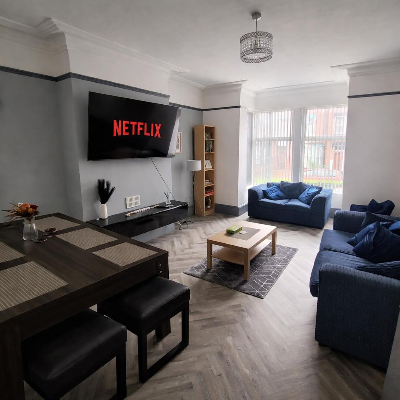 6-Bedroom House | Leeds, LS7 | Mexborough Drive in LS7 3EN, Mexborough Drive, England, United Kingdom - Property image 2 - VivreStays