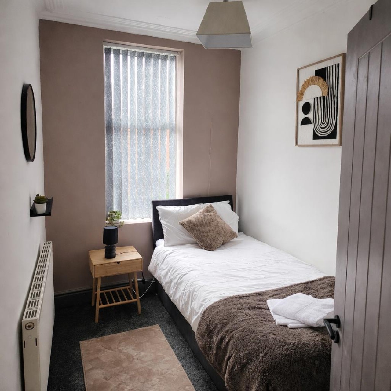 6-Bedroom House | Leeds, LS7 | Mexborough Drive in LS7 3EN, Mexborough Drive, England, United Kingdom - Property image 7 - VivreStays