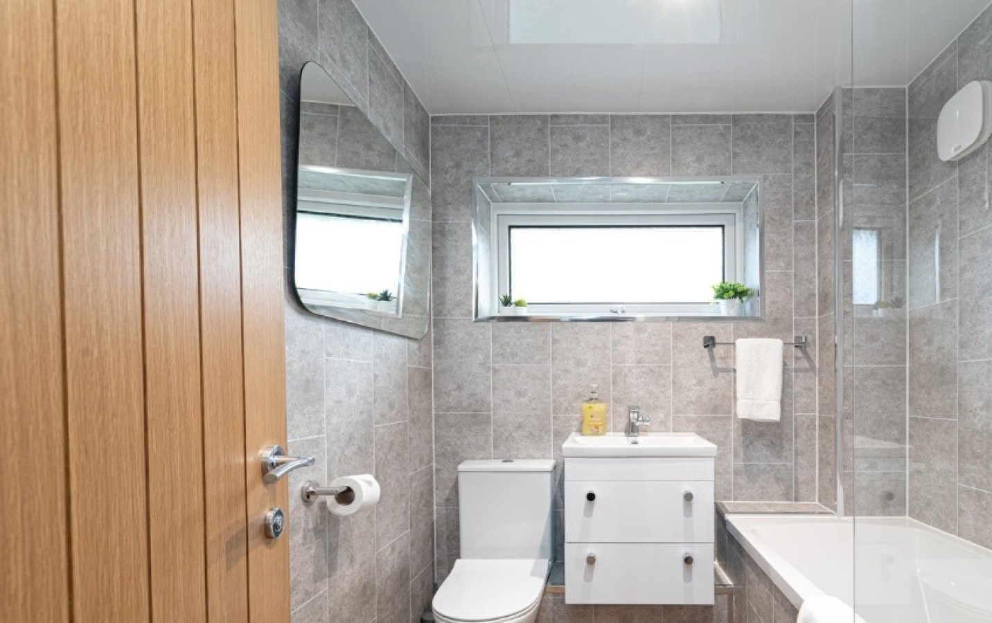 4-Bedroom House | Durham, DH1 | Fallsway in DH1 1AZ, Fallsway, England, United Kingdom - Property image 13 - VivreStays