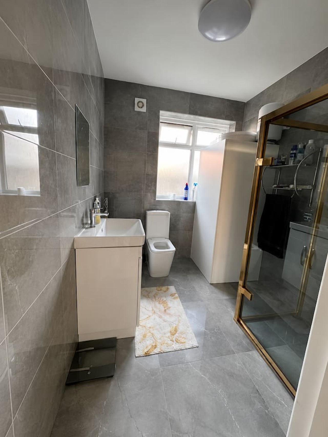 Shared house for contractors & relocations 4bed 3bath in 2Twickenham Gardens, England, United Kingdom, UB6 0LU - Property image 8 - VivreStays