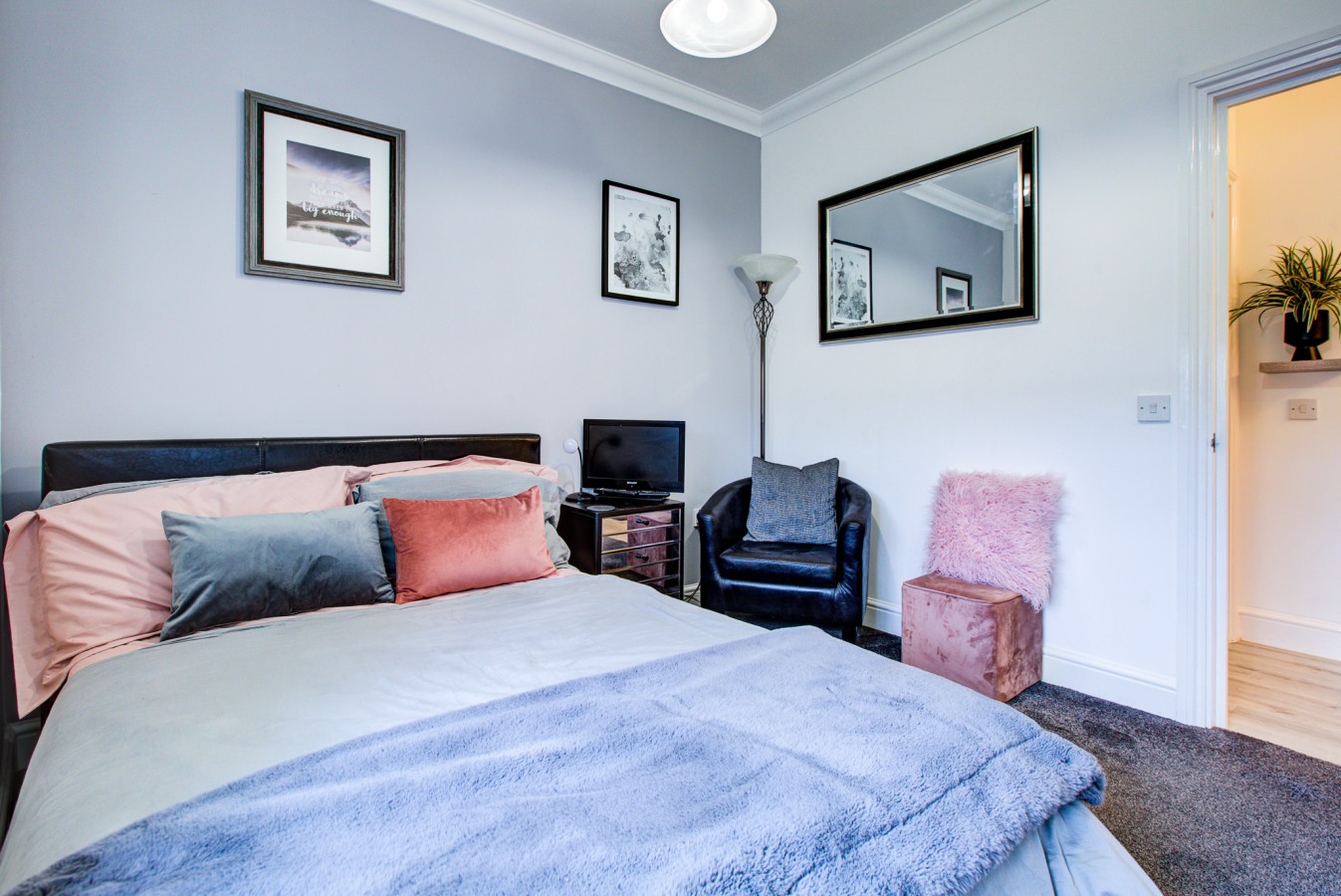 Waltham Abbey Haven 2 Bed 2 Bath Flat FREE Parking in King William Court, Kendal Road - Property image 13 - VivreStays