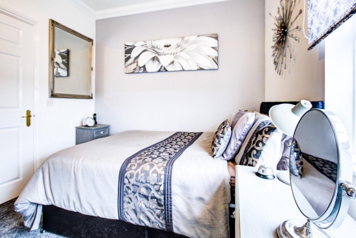 Waltham Abbey Haven 2 Bed 2 Bath Flat FREE Parking in King William Court, Kendal Road - Property image 4 - VivreStays