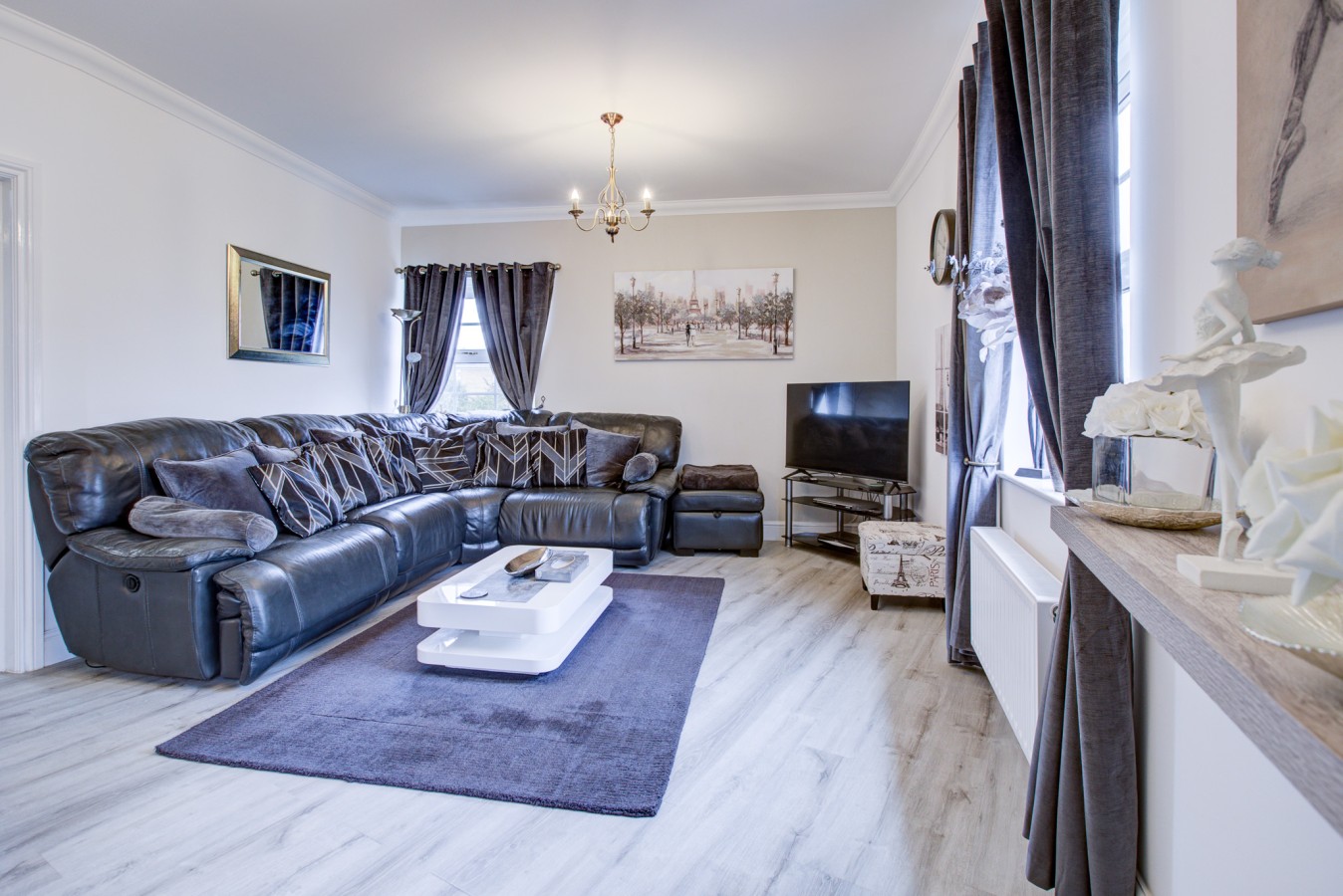 Waltham Abbey Haven 2 Bed 2 Bath Flat FREE Parking in King William Court, Kendal Road - Property image 2 - VivreStays