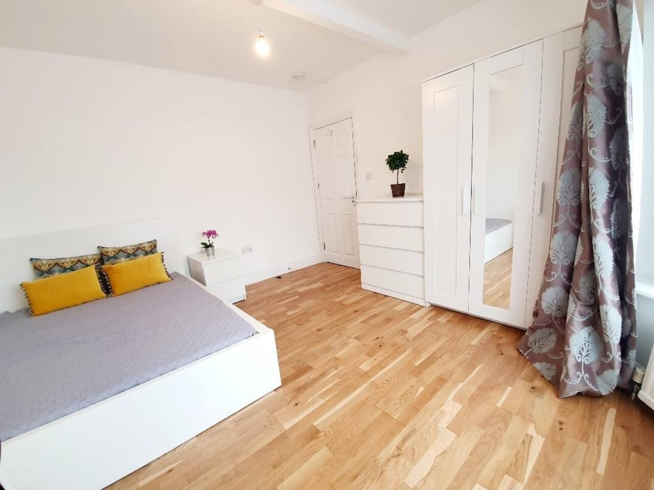 NEW Shared London house: Contractor relocation 4BR in Twickenham Gardens - Property image 11 - VivreStays