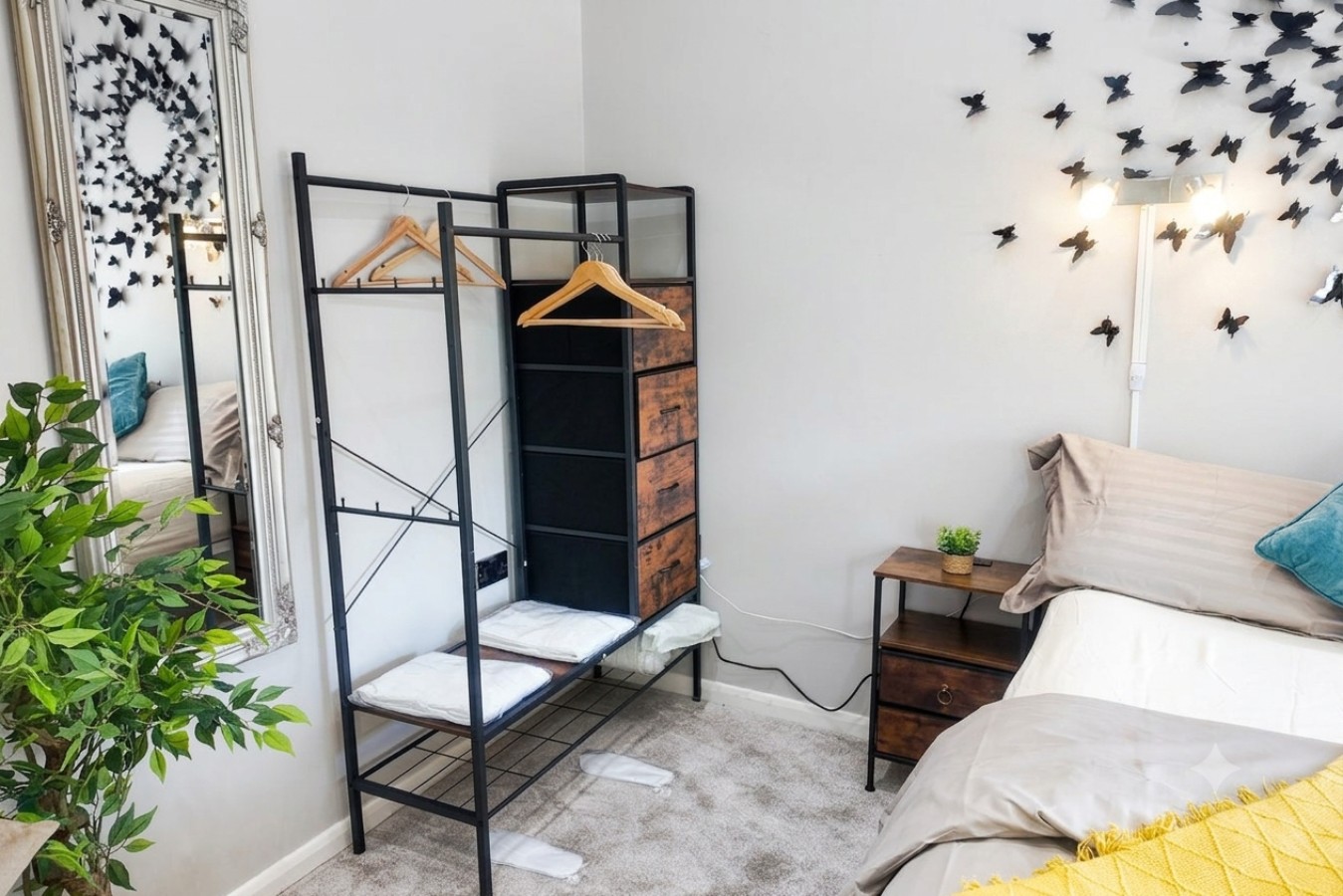 Stylish Private Room in Croydon with FREE Street Parking in 29 Apsley Road London SE25 4XT - Property image 3 - VivreStays