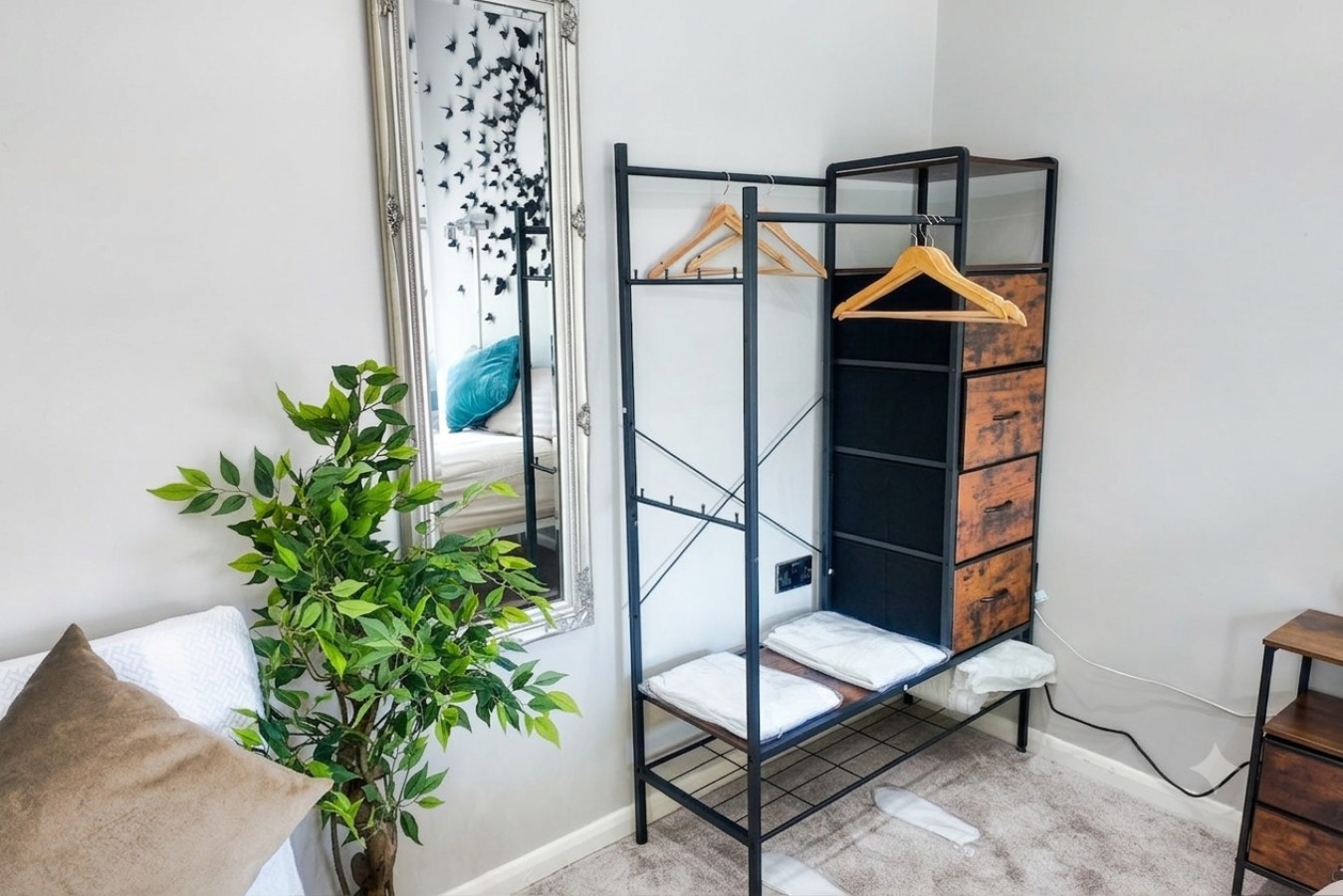 Stylish Private Room in Croydon with FREE Street Parking in 29 Apsley Road London SE25 4XT - Property image 13 - VivreStays