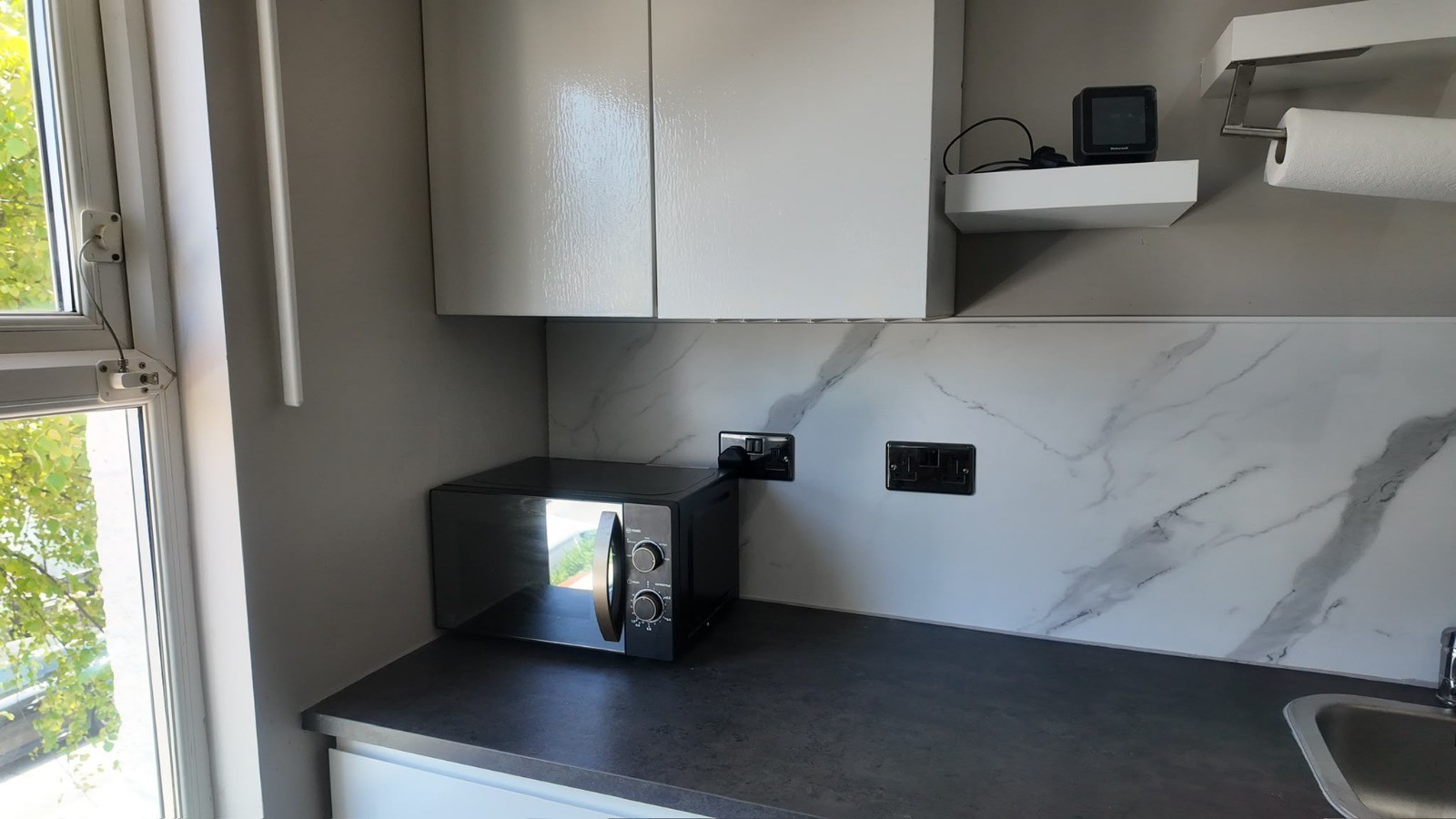 Stylish Private Room in Croydon with FREE Street Parking in 29 Apsley Road London SE25 4XT - Property image 8 - VivreStays