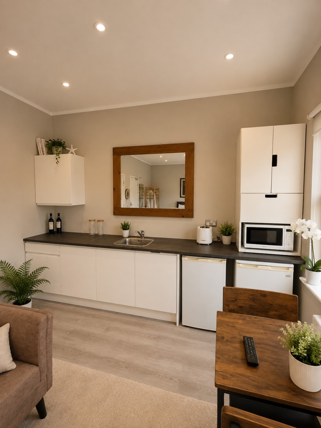 Bright Double Room in Croydon | Free Street Parking in 29 Apsley Road London SE25 4XT - Property image 8 - VivreStays