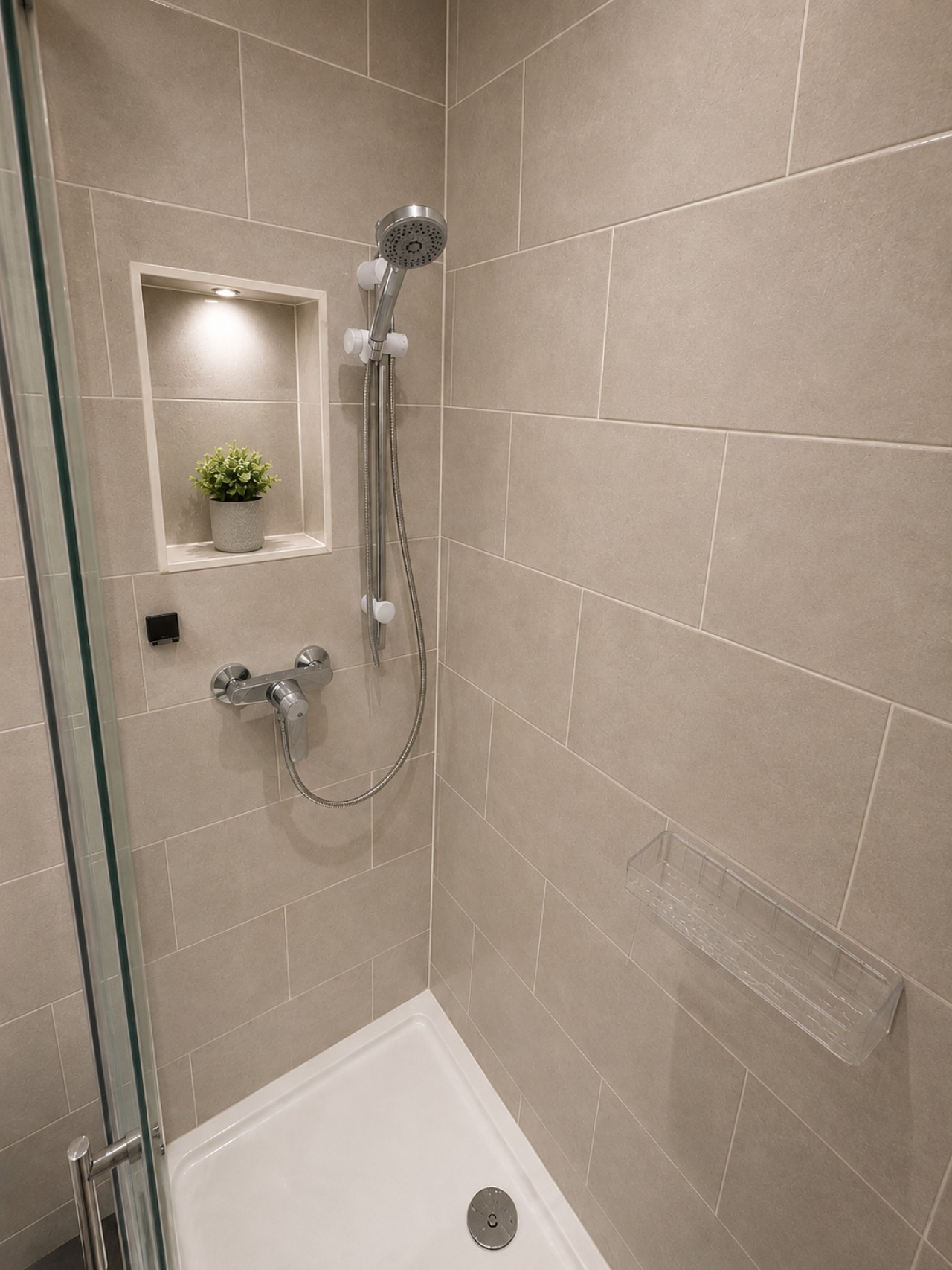Bright Double Room in Croydon | Free Street Parking in 29 Apsley Road London SE25 4XT - Property image 11 - VivreStays