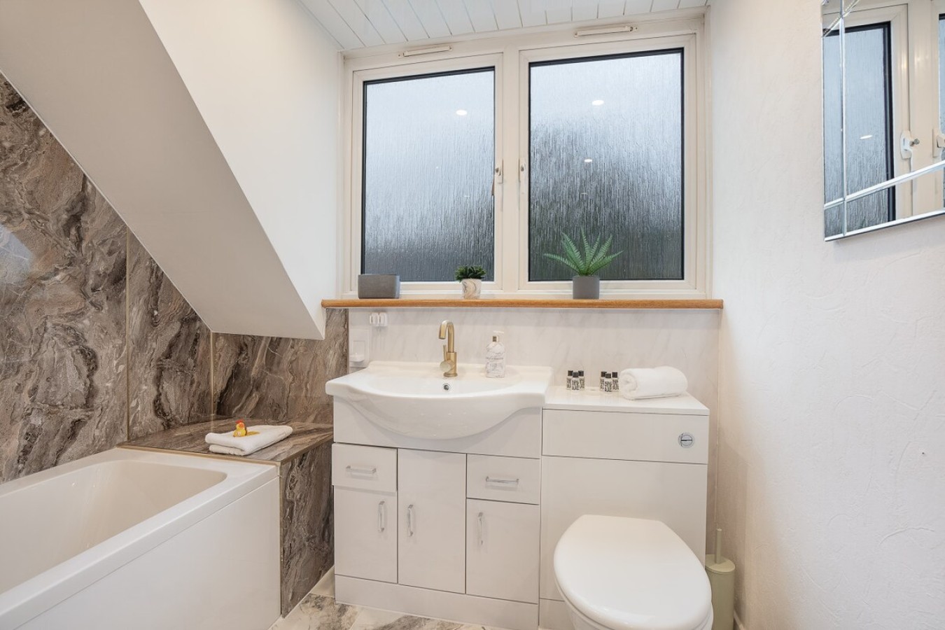 4-Bedroom House | Aberdeen, Cults | Kirk Brae House in Aberdeen - Property image 36 - VivreStays