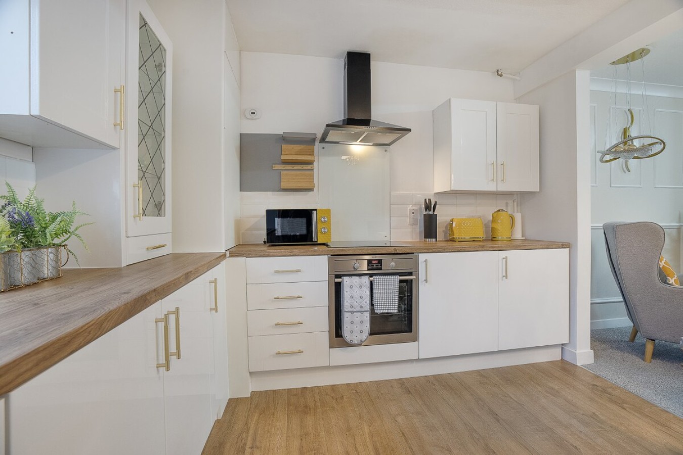 4-Bedroom House | Aberdeen, Cults | Kirk Brae House in Aberdeen - Property image 2 - VivreStays