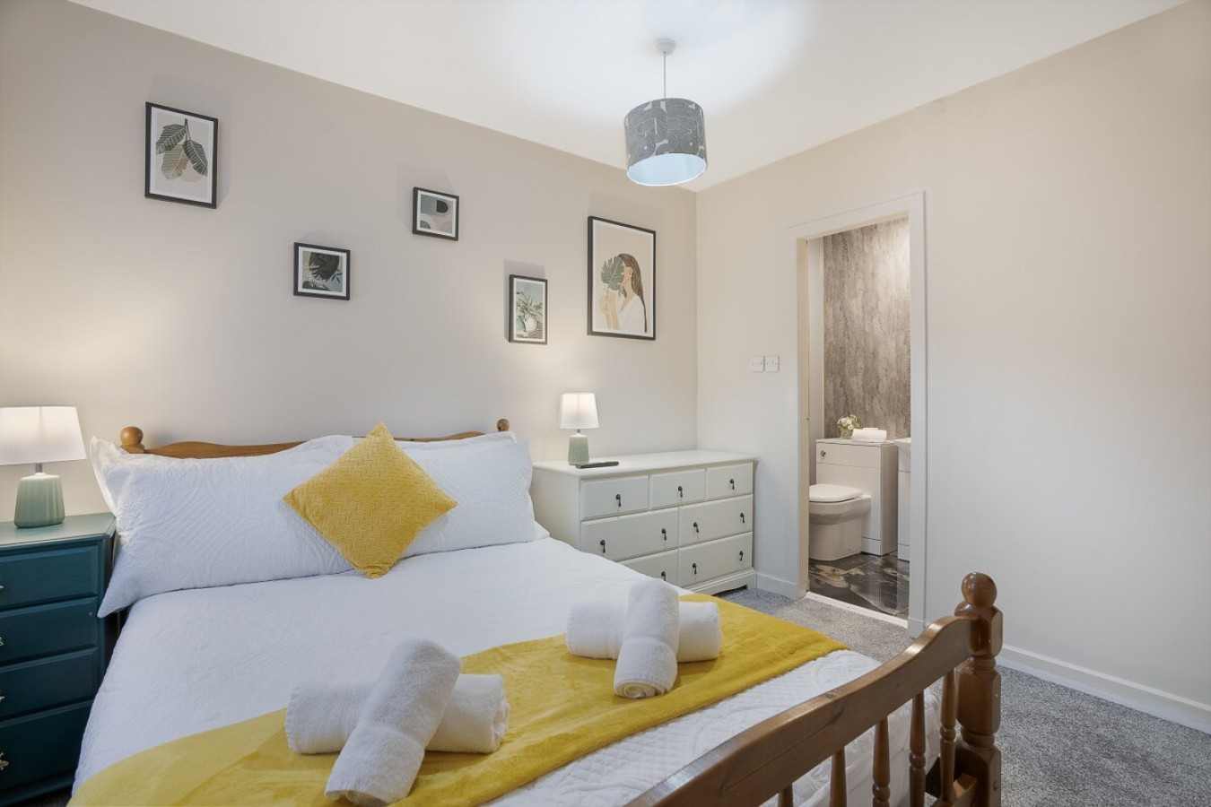 4-Bedroom House | Aberdeen, Cults | Kirk Brae House in Aberdeen - Property image 4 - VivreStays