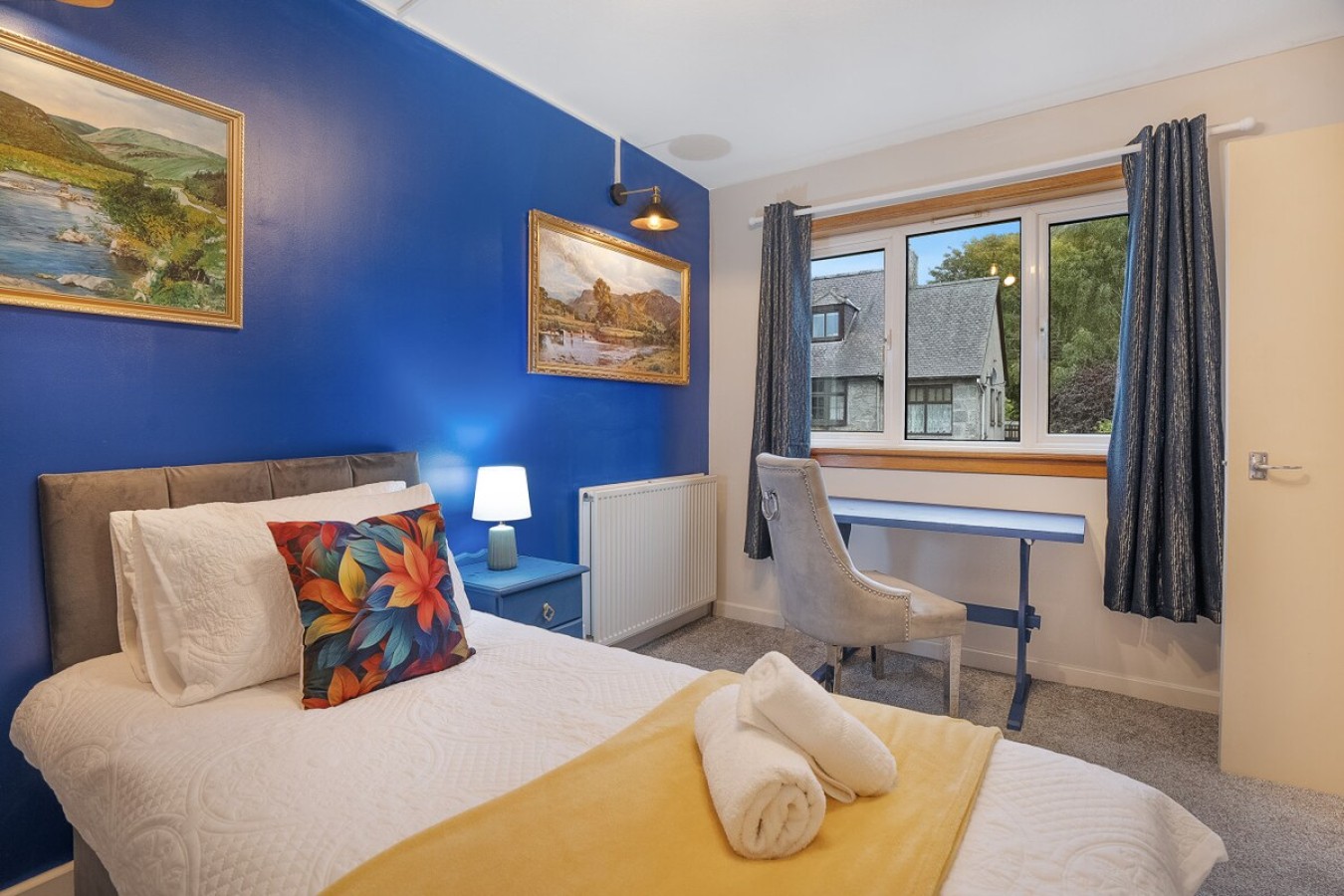 4-Bedroom House | Aberdeen, Cults | Kirk Brae House in Aberdeen - Property image 5 - VivreStays