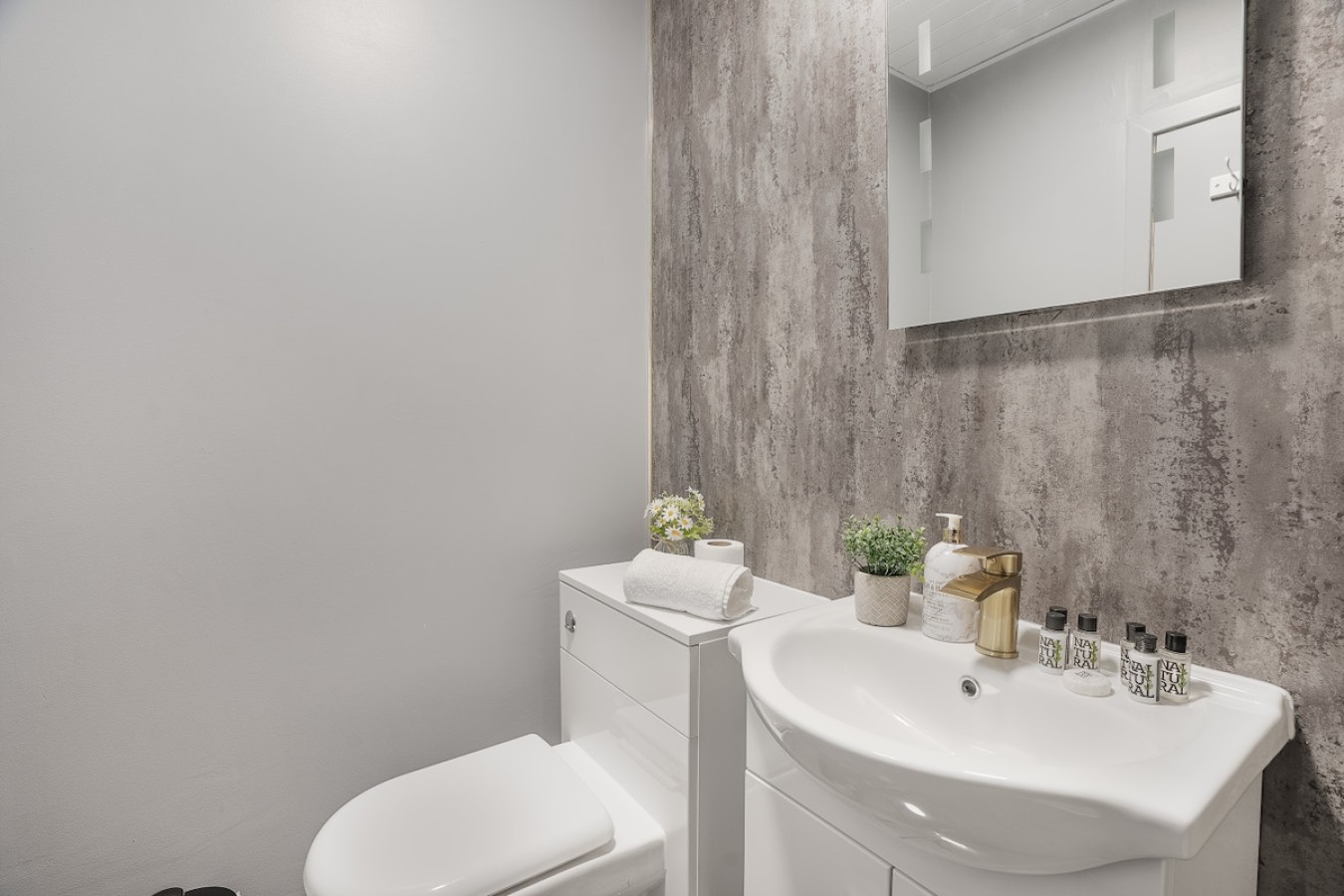 4-Bedroom House | Aberdeen, Cults | Kirk Brae House in Aberdeen - Property image 37 - VivreStays