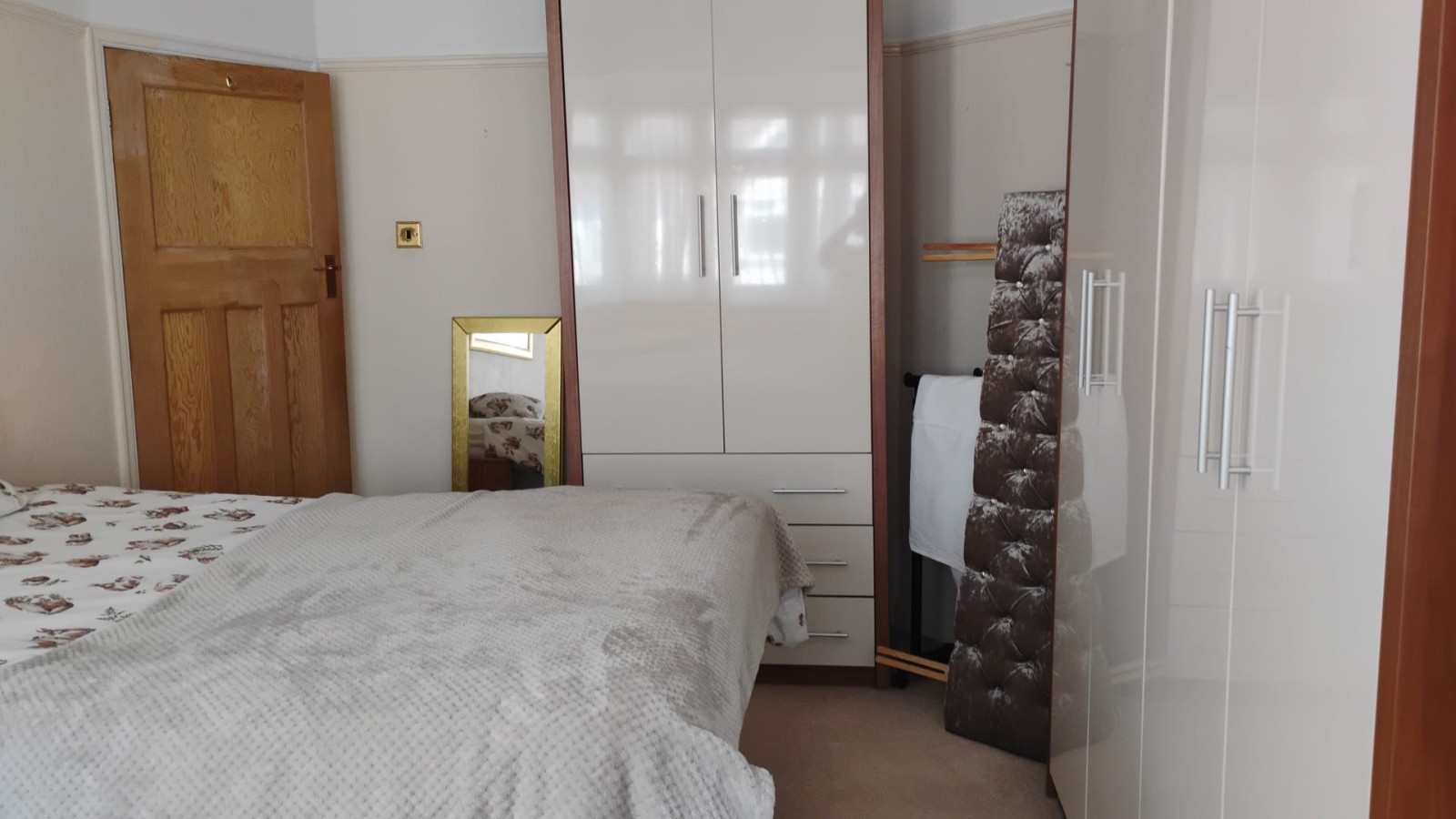 Spacious 4BR Stay in Morden Contractors and Group in 11Wentworth Close, England, United Kingdom, SM4 5QW - Property image 7 - VivreStays