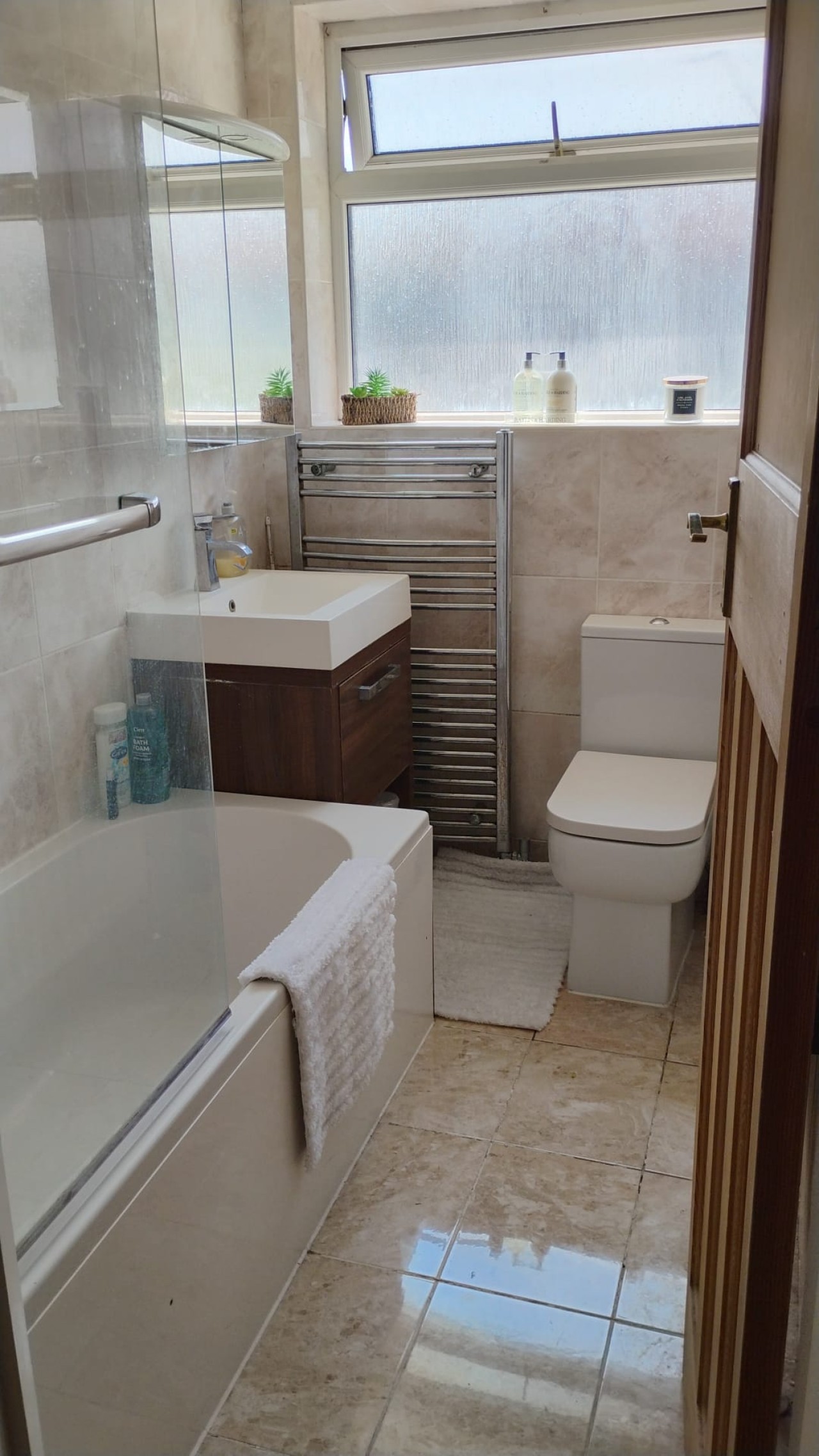 Spacious 4BR Stay in Morden Contractors and Group in 11Wentworth Close, England, United Kingdom, SM4 5QW - Property image 6 - VivreStays
