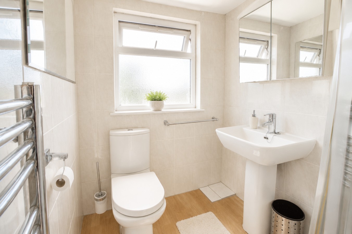 Large 6BR Home Sleeps 11 with Garden and Free Parking in 31Hartland Way, England, United Kingdom, SM4 5QN - Property image 15 - VivreStays
