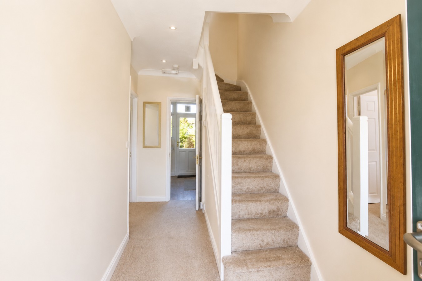 Large 6BR Home Sleeps 11 with Garden and Free Parking in 31Hartland Way, England, United Kingdom, SM4 5QN - Property image 16 - VivreStays