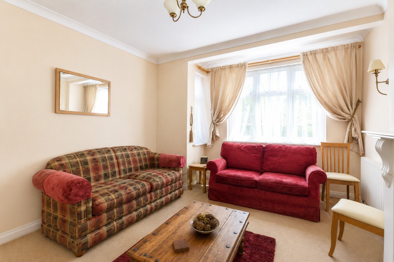 Large 6BR Home Sleeps 11 with Garden and Free Parking in 31Hartland Way, England, United Kingdom, SM4 5QN - Property image 2 - VivreStays