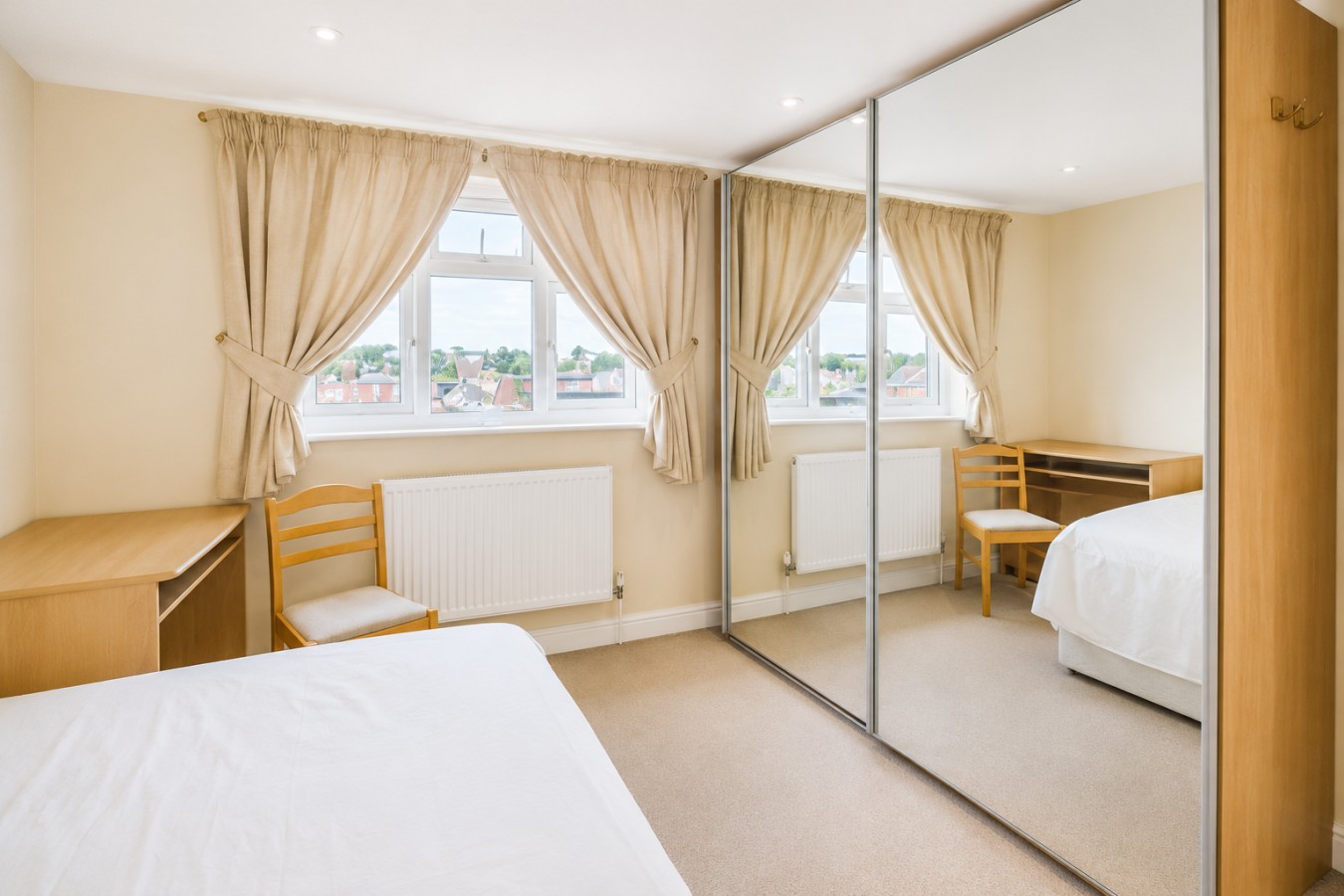 Large 6BR Home Sleeps 11 with Garden and Free Parking in 31Hartland Way, England, United Kingdom, SM4 5QN - Property image 19 - VivreStays