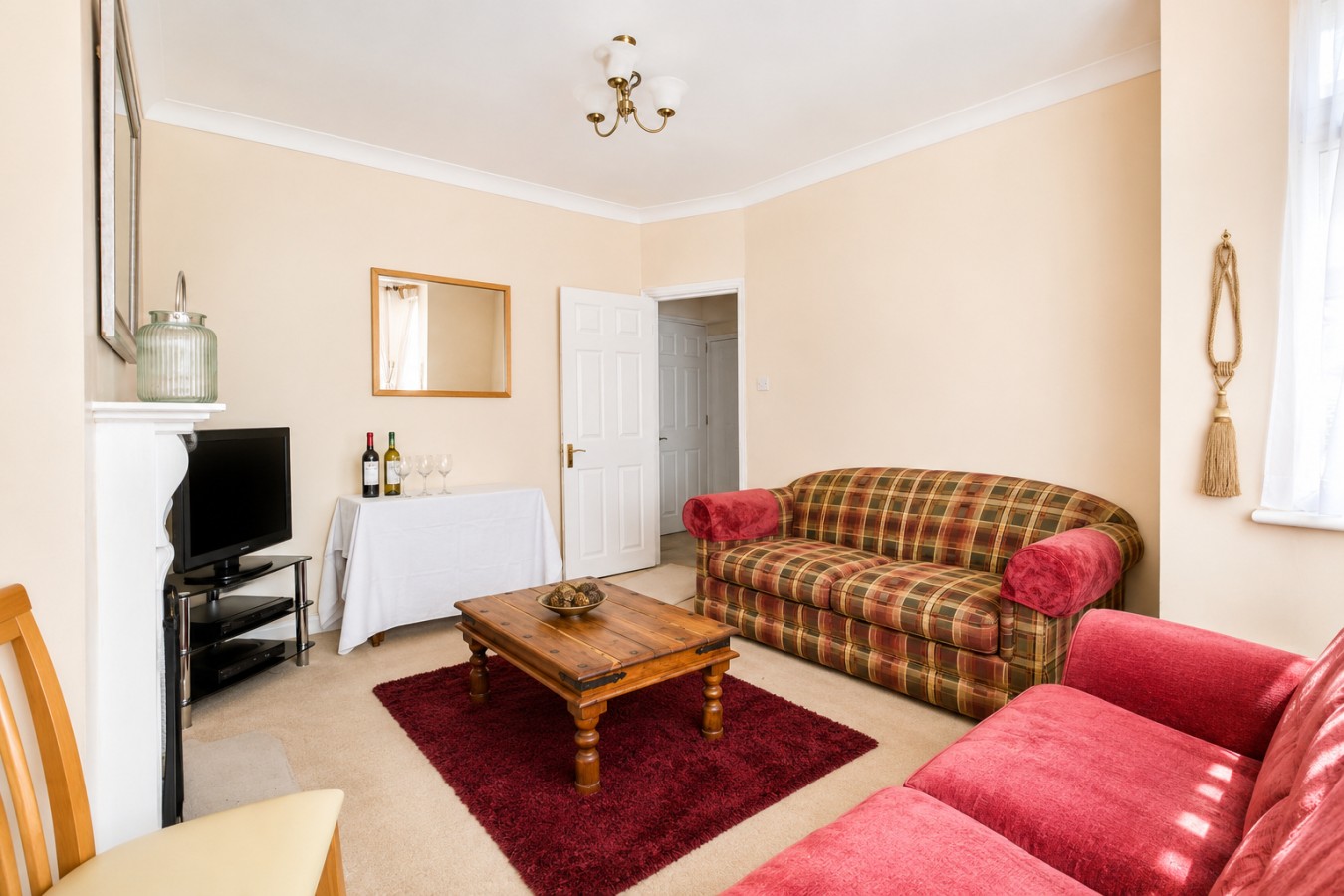 Large 6BR Home Sleeps 11 with Garden and Free Parking in 31Hartland Way, England, United Kingdom, SM4 5QN - Property image 7 - VivreStays
