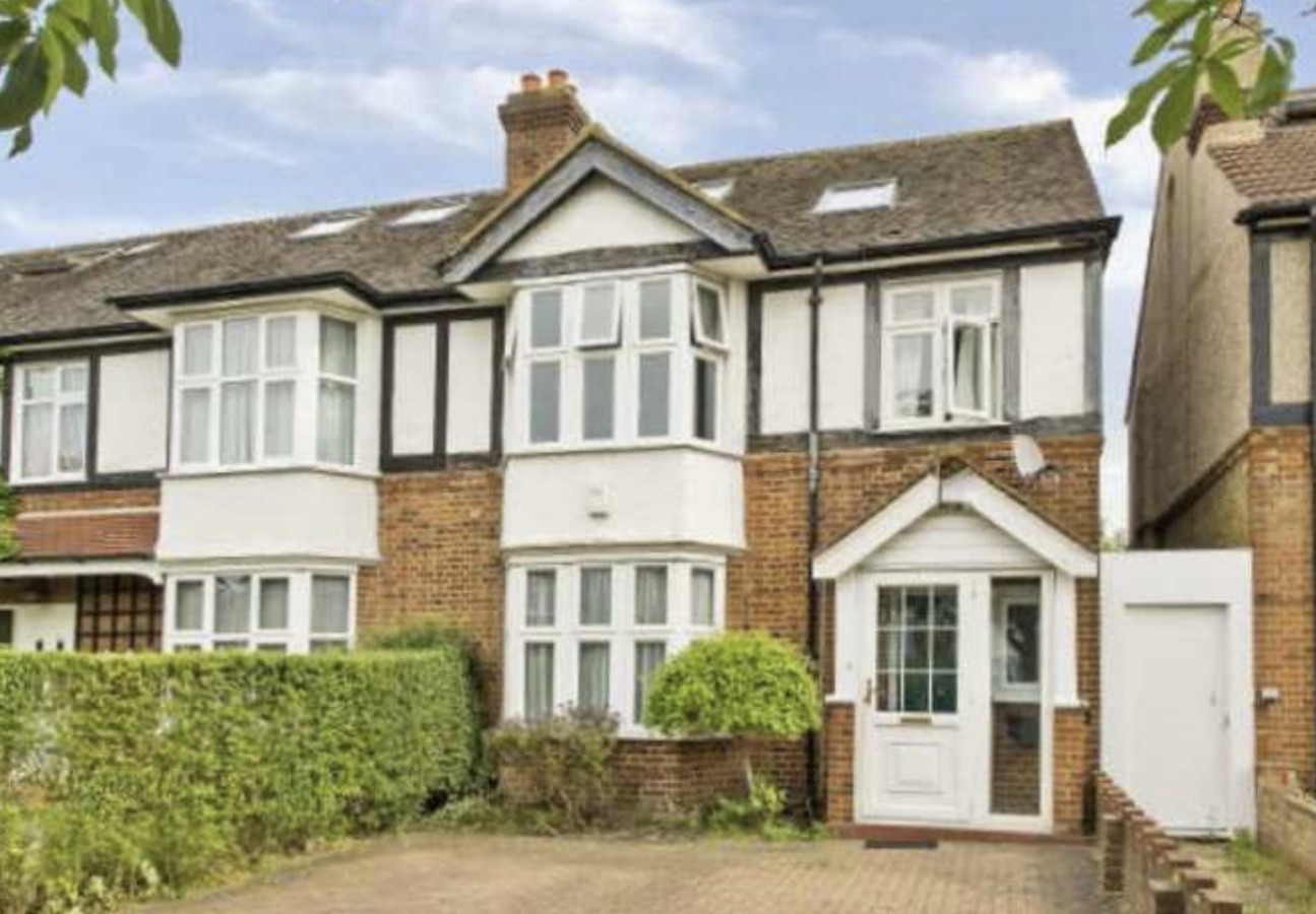 Large 6BR House | Perfect for Families & Groups with FREE Parking serviced apartment - London SW19 3DS - VivreStays